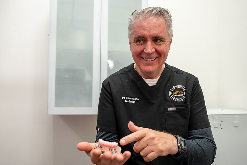 dr thompson points to full arch model