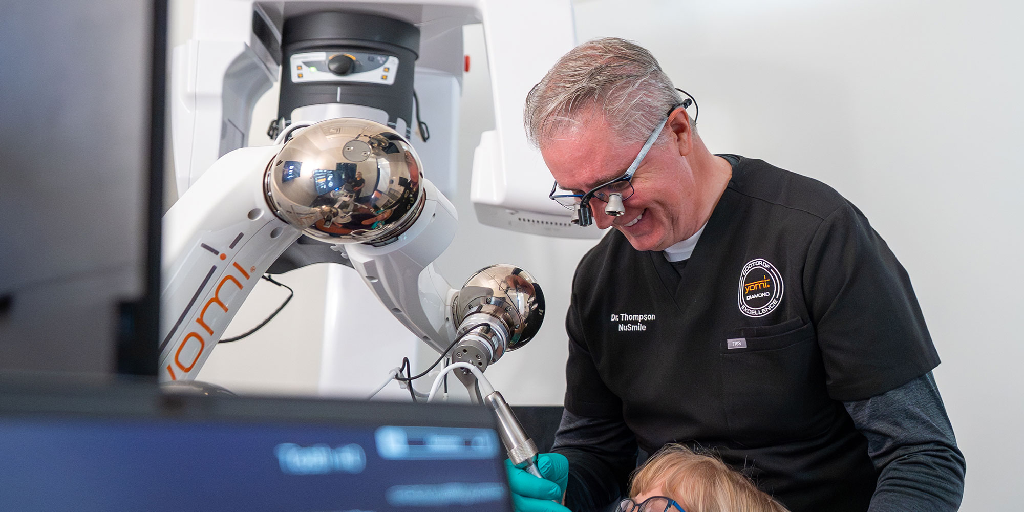 dr thompson doing yomi surgery